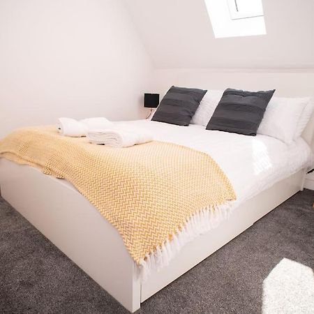 Orchid Lodge - Two Bed Generous Flat - Parking, Netflix, Wifi - Close To Blenheim Palace & Oxford - F4 키들링턴 외부 사진
