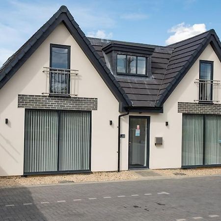 Orchid Lodge - Two Bed Generous Flat - Parking, Netflix, Wifi - Close To Blenheim Palace & Oxford - F4 키들링턴 외부 사진