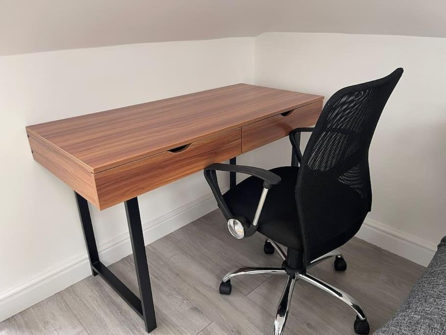 Orchid Lodge - Two Bed Generous Flat - Parking, Netflix, Wifi - Close To Blenheim Palace & Oxford - F4 키들링턴 외부 사진
