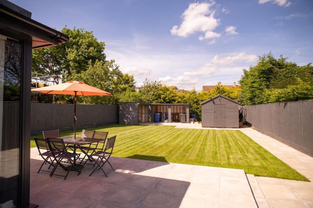 Orchid Lodge - Two Bed Generous Flat - Parking, Netflix, Wifi - Close To Blenheim Palace & Oxford - F4 키들링턴 외부 사진